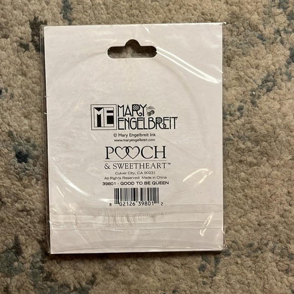 Mary Engelbreit Red Vintage-Inspired Magnet - It’s Good To Be Queen - Picture 2 of 6